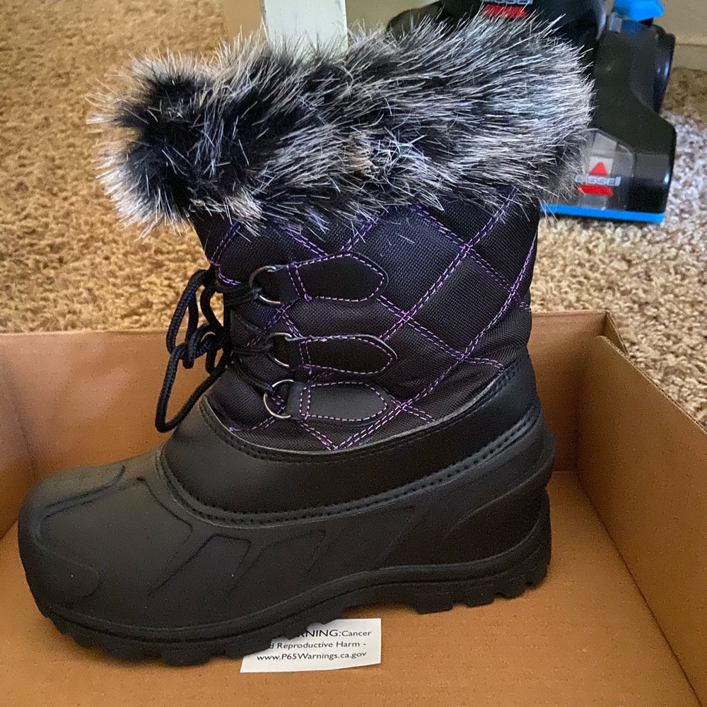 Snow boots